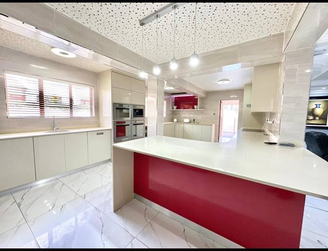4 BEDROOM HOUSE FOR SALE IN CYCAD ESTATE